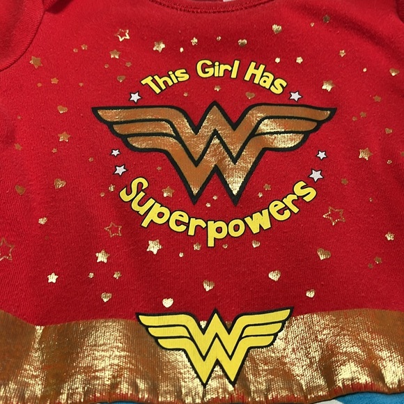 Newborn Wonder Woman onesie - Picture 2 of 3